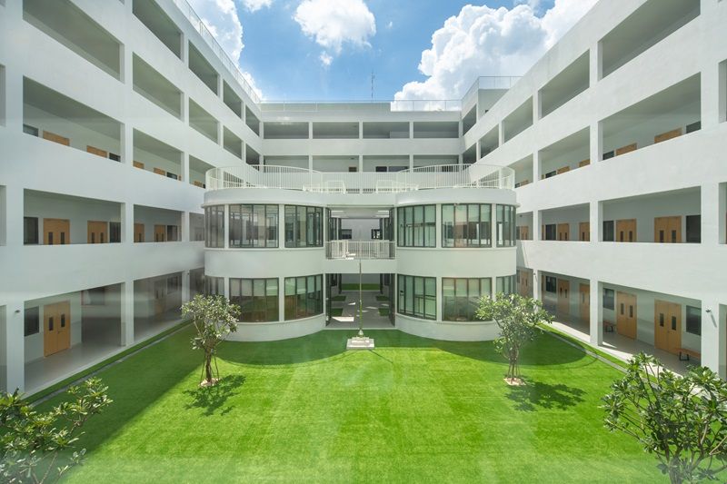 <span style="color:#B51F1F">Riverside</span> Campus