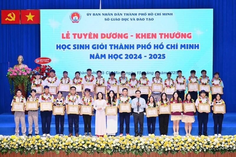 10 học sinh VAS được vinh danh tại Lễ Tuyên dương học sinh giỏi TP.HCM, năm học 2024-2025
